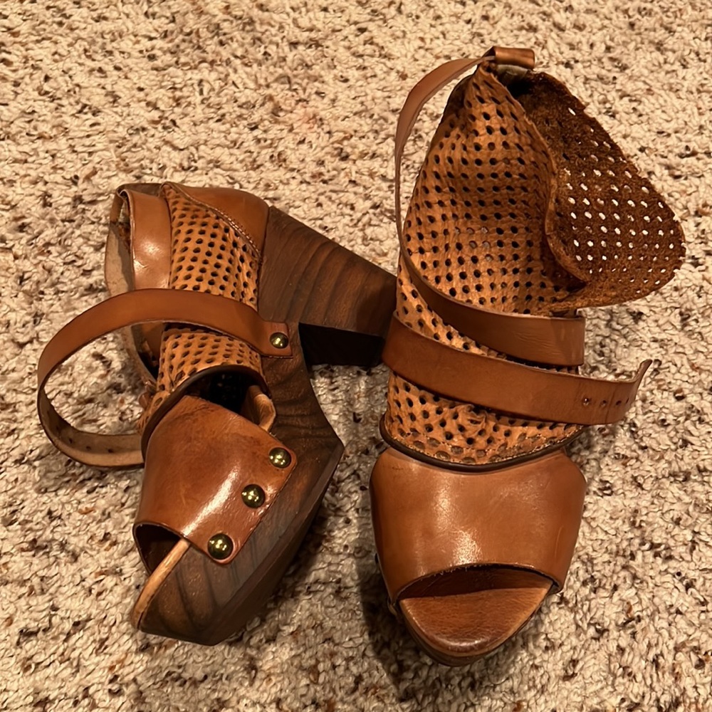 Heels - Picture 2 of 7